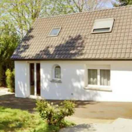 Casa de férias Maison Confortable à Férolles-attilly Avec Jardin Clos Ferolles-Attilly